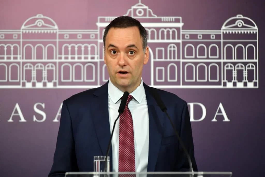 Adorni le presentó su renuncia a Milei y dejó de ser el jefe de Gabinete