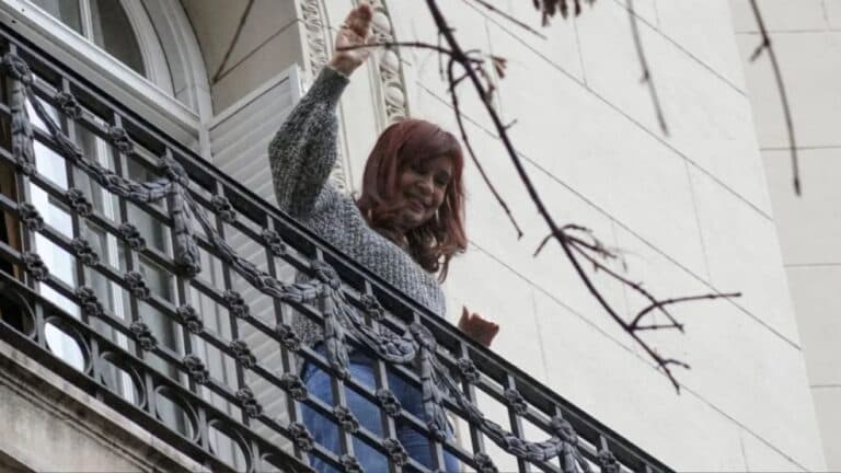 La Justicia intimó a Cristina Kirchner y le pidió respetar las condiciones de su arresto domiciliario