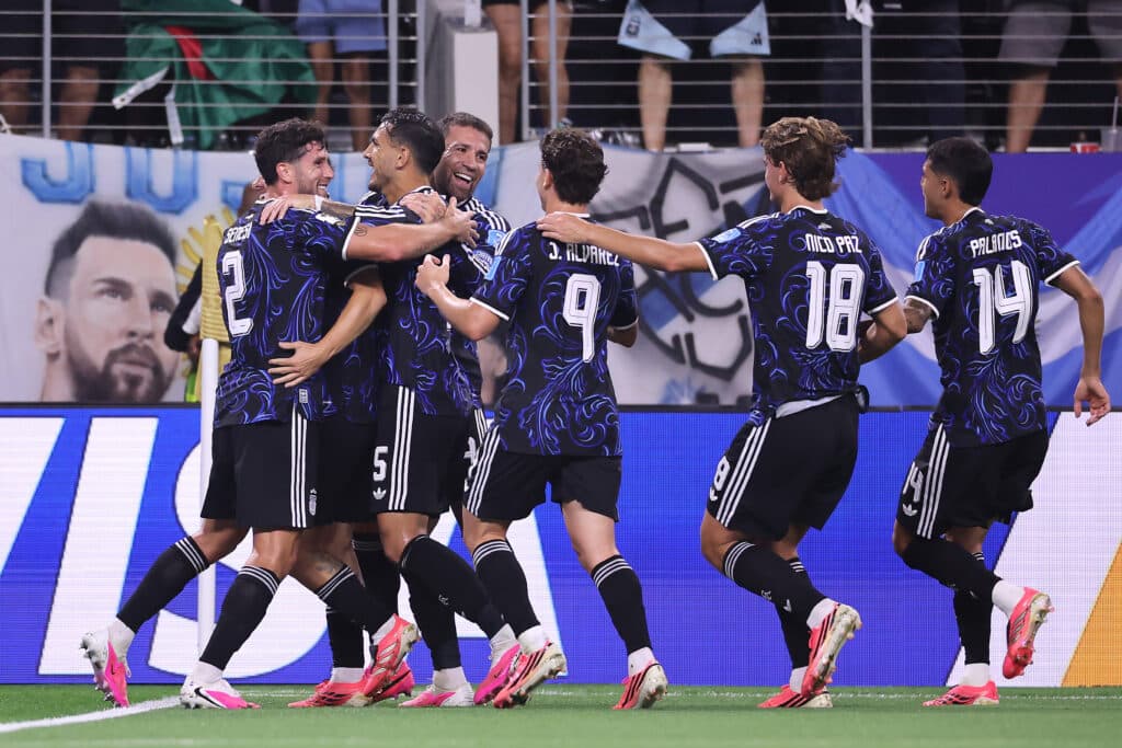 Argentina venció 3-1 a Jordania y cerró invicta el grupo