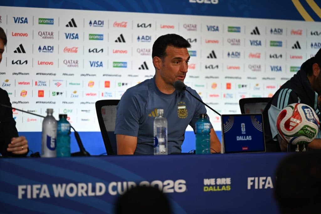 Scaloni rompió la cábala y dejó de lado la cautela para hablar maravillas de Messi: "No sé si alcanza con las palabras"