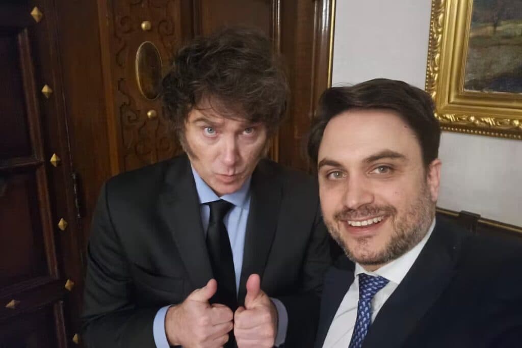 Quiénes son los dirigentes cercanos a Milei que pidieron la renuncia de Manuel Adorni