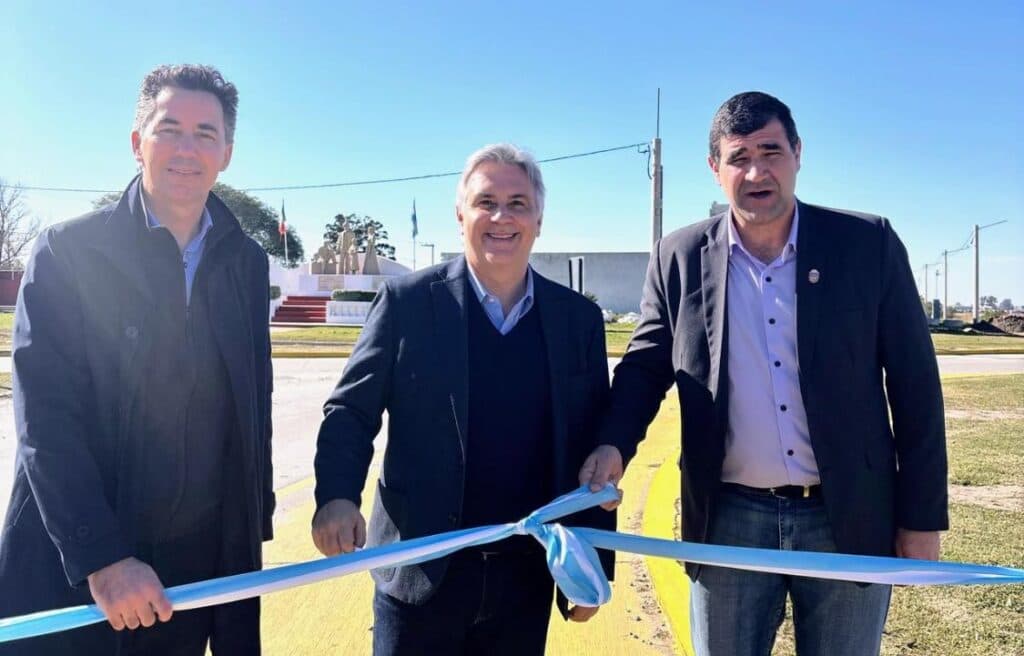 Llaryora se calzó las “ON” y comenzó a caminar la provincia con la mira puesta en 2027