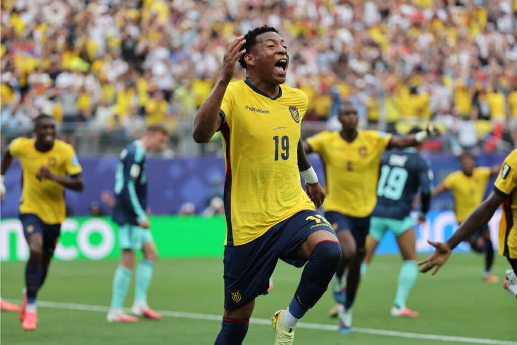 Ecuador hizo historia ante Alemania y clasificó a dieciseisavos de final