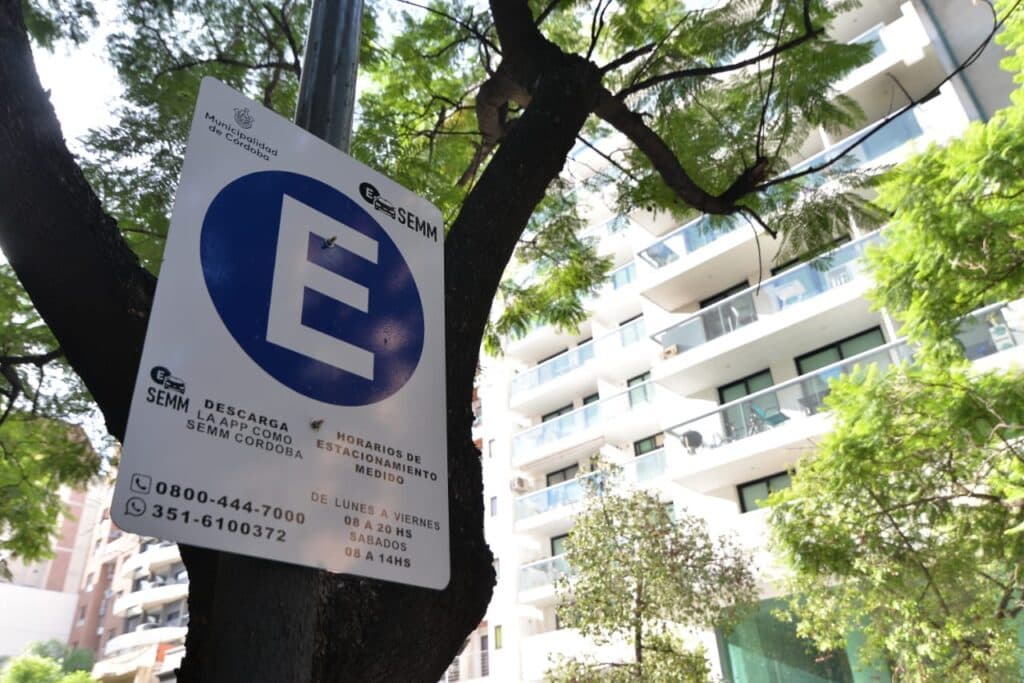 Ciudad de Córdoba: el estacionamiento medido superó las 300 mil activaciones y redujo los conflictos con naranjitas