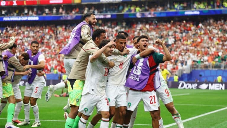 Marruecos goleó 3-0 a Canadá y es el primer clasificado a cuartos
