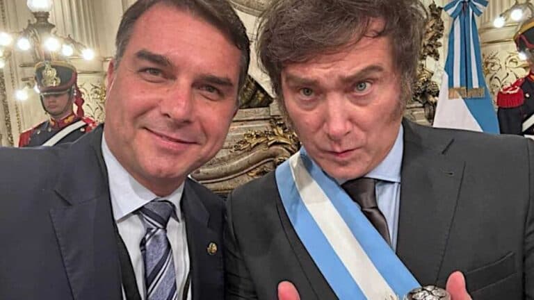 Milei viaja a Brasil para respaldar a Flávio Bolsonaro y evita reunirse con Lula