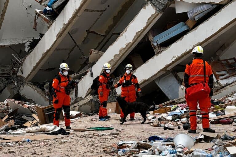 Bomberos cordobeses relataron la misión en Venezuela: “Fuimos a recuperar cuerpos”