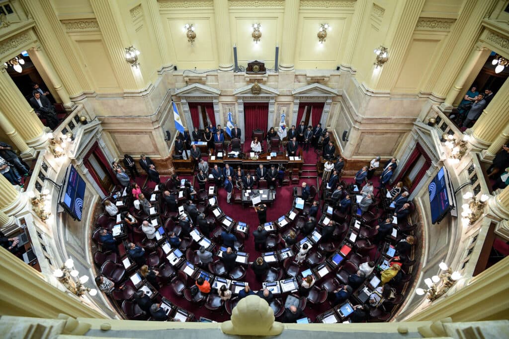 Senadores cobrarán casi $12 millones brutos tras un nuevo aumento de la dieta