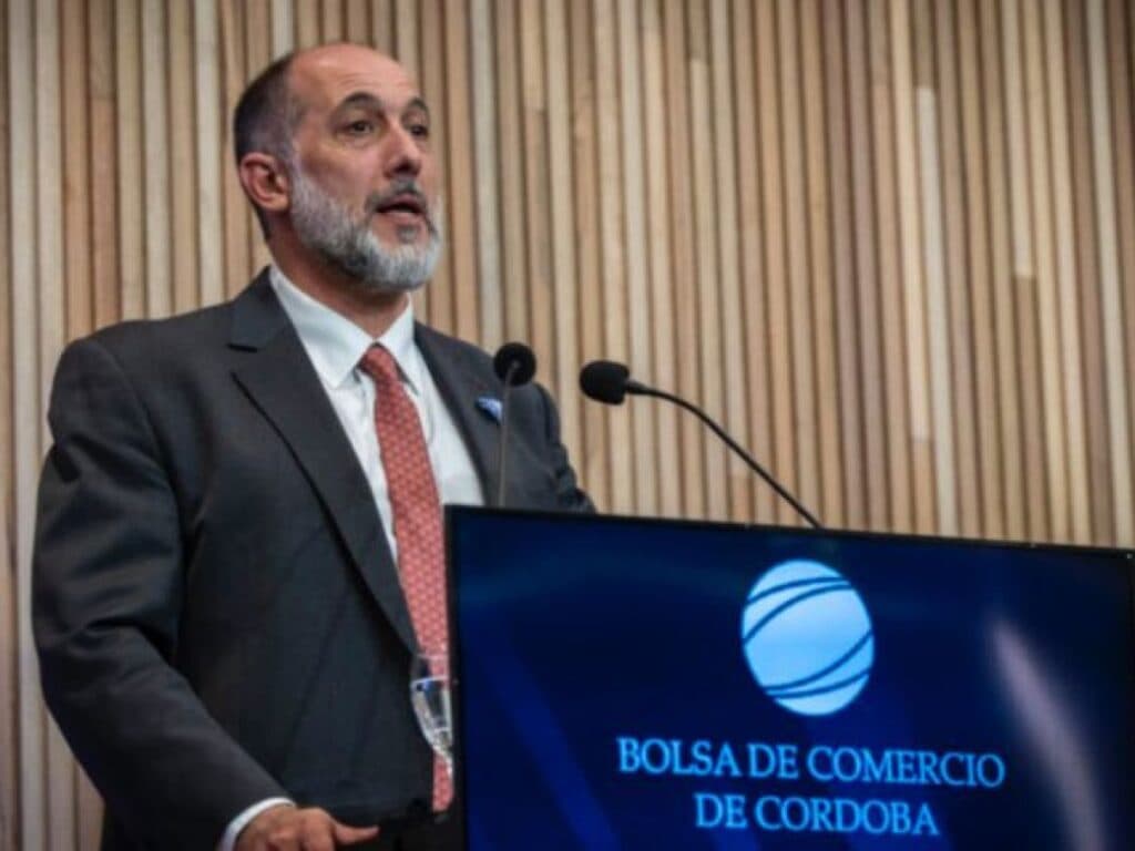Acosta suma funciones: el ministro controlará también Epec y Caminos de las Sierras