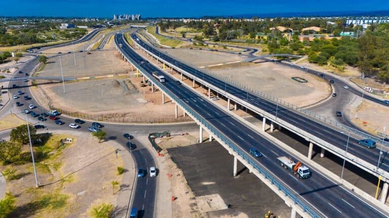 El Kempes estrena nuevas playas de estacionamiento para Talleres-Vélez