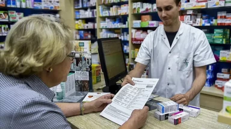 Medicamentos cada vez más lejos: advierten que crece el abandono de tratamientos esenciales