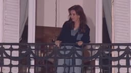 Cristina Kirchner saludó desde el balcón en el acto del PJ por el intento de asesinato
