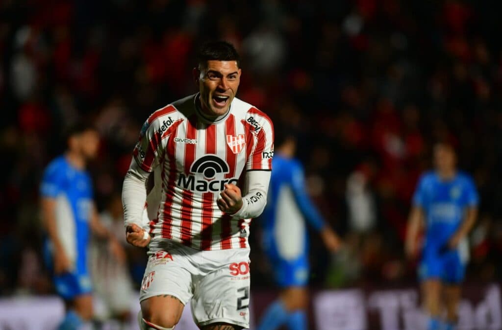 Instituto sufrió pero venció 2-1 a Estudiantes de Río Cuarto y es el nuevo líder de la Zona A