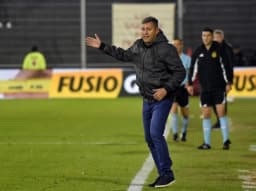 Flores bancó al equipo pese a la derrota: "No vi jugadores que escatimen esfuerzo"