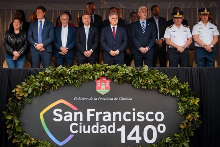 Llaryora pasó el fin de semana en San Francisco y adelantó una esperada inauguración de la Autopista 19