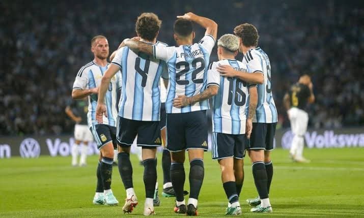 Argentina goleó 4-0 a Bolivia en el Kempes y estrenó la era post Messi con una fiesta en Córdoba