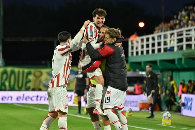 Instituto venció 1-0 a Defensa y Justicia, clasificó a los playoffs y lidera con 29 puntos