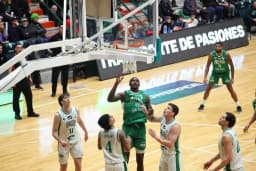 Atenas debutó en casa con un triunfazo y le ganó 91-86 a Ferro en la Liga Nacional