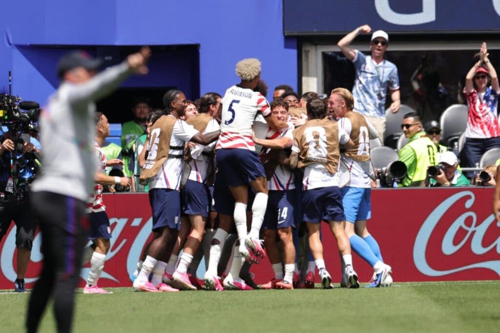 Estados Unidos venció 2-0 a Australia y selló su clasificación a los dieciseisavos del Mundial 2026