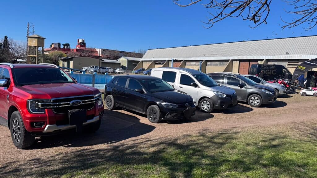 Golpe a una banda con alcance interprovincial: 13 detenidos, autos de alta gama, armas y dinero secuestrado