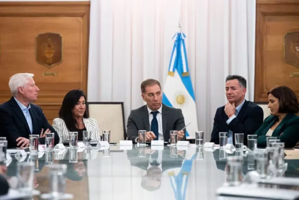 Con métodos K, La Libertad Avanza intenta seducir a intendentes cordobeses