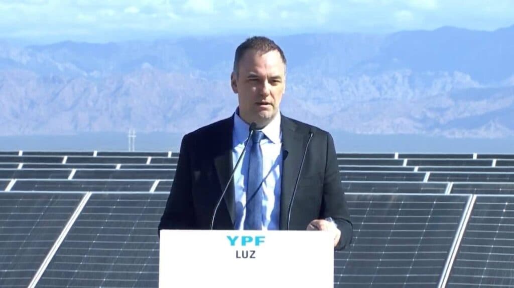 Adorni renunciará al directorio de YPF y completará su salida del Estado
