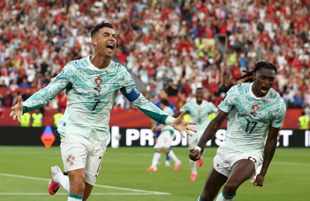 Portugal remontó en la agonía y eliminó a Croacia en un polémico final