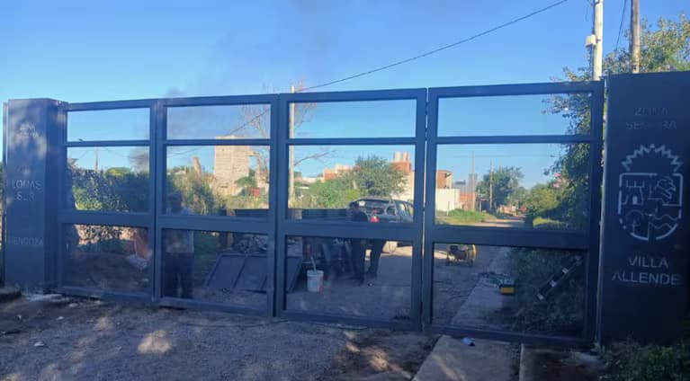 Villa Allende puso en marcha el cierre nocturno de calles con portones en dos barrios