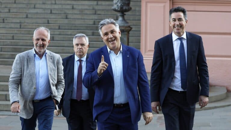 Según una encuesta, Llaryora lidera todos los escenarios para 2027