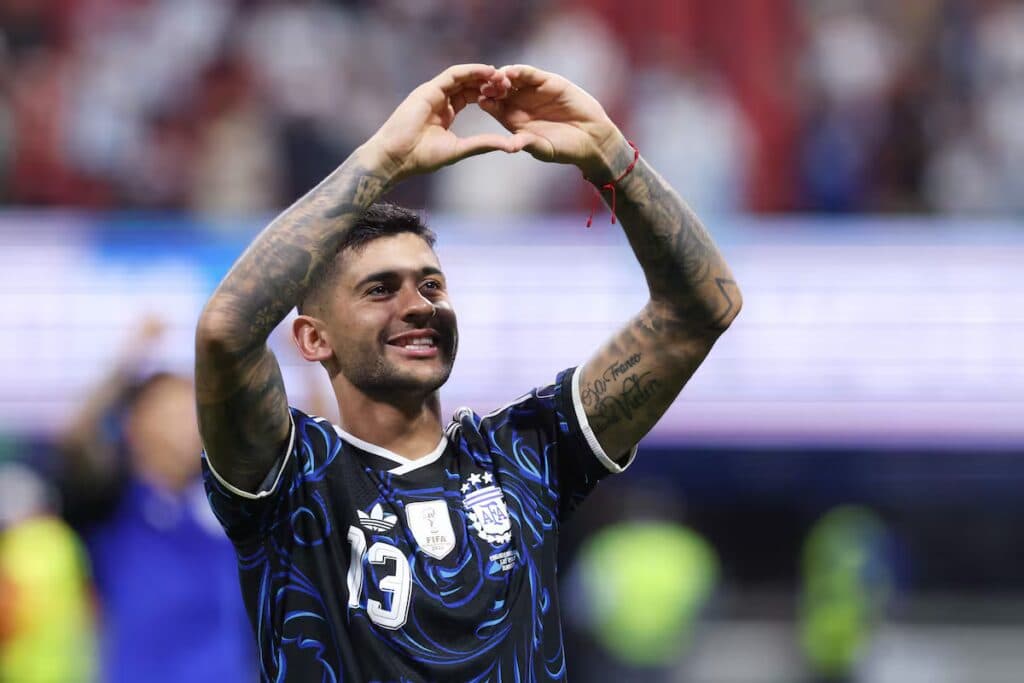 Cuti Romero dejó el Tottenham y firmó con el Atlético de Madrid por 40 millones