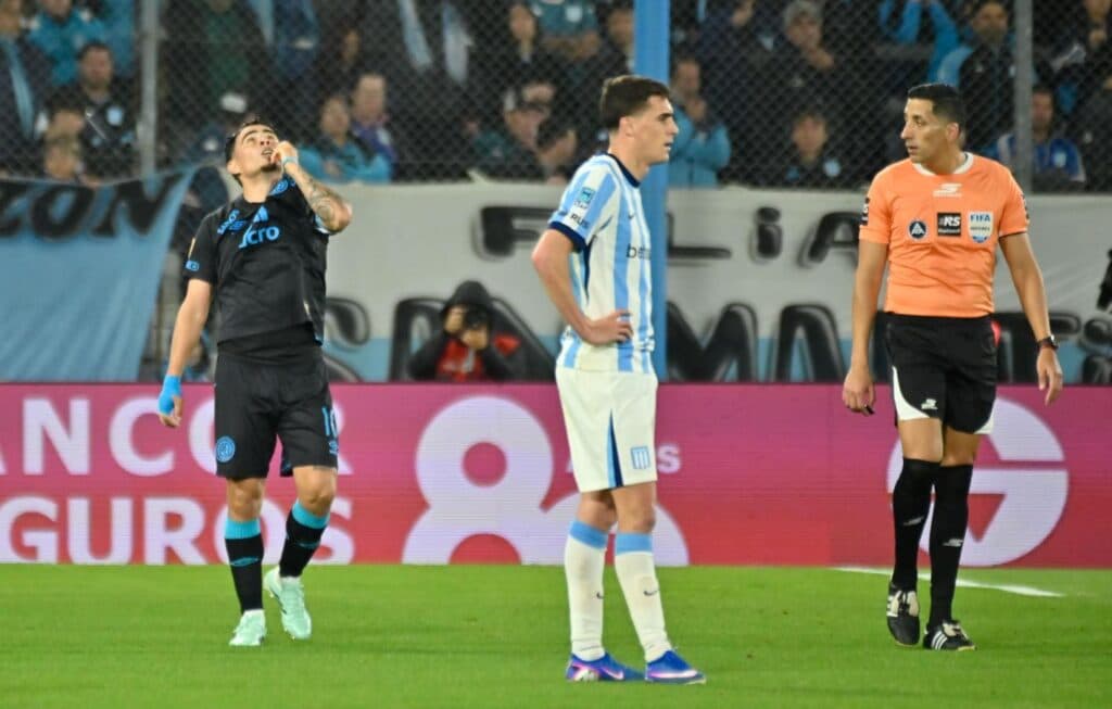 Belgrano golpeó en el Cilindro con goles del Chino y el Mudo y es líder de la Zona B