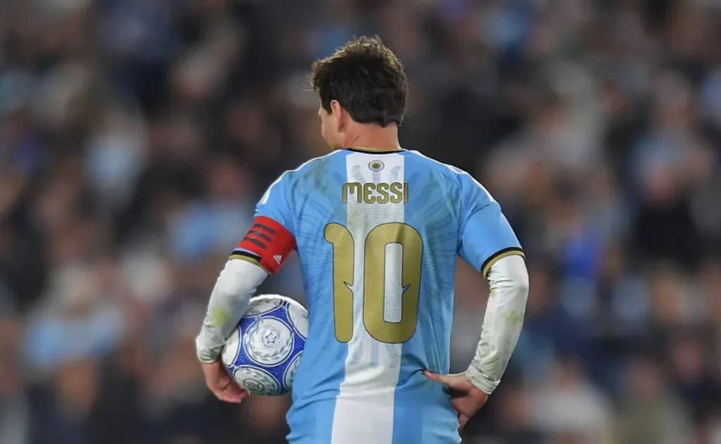 AD10S: Messi se despidió de la Selección con un gol, lágrimas y el Monumental de pie