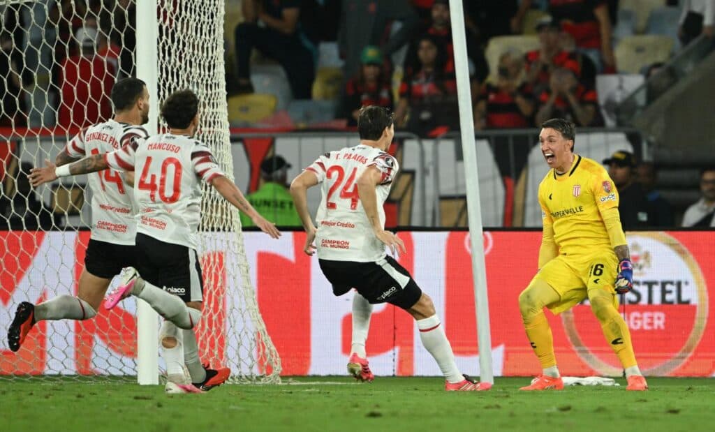Muslera fue figura y Estudiantes eliminó a Flamengo por penales en el Maracaná: es finalista de la Copa Libertadores